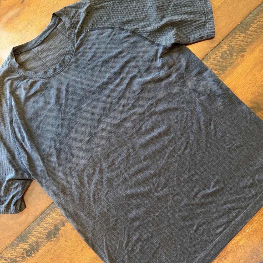 Lululemon Live In Practice Shirt Mens Large Gray Short Sleeve Performance Tee